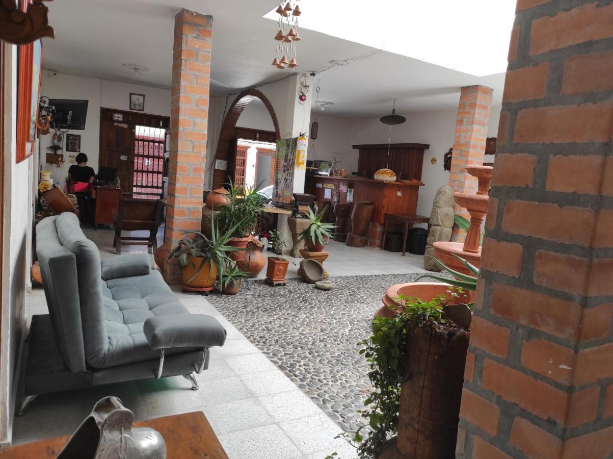 Hotel Barajas Jardín Esterno foto