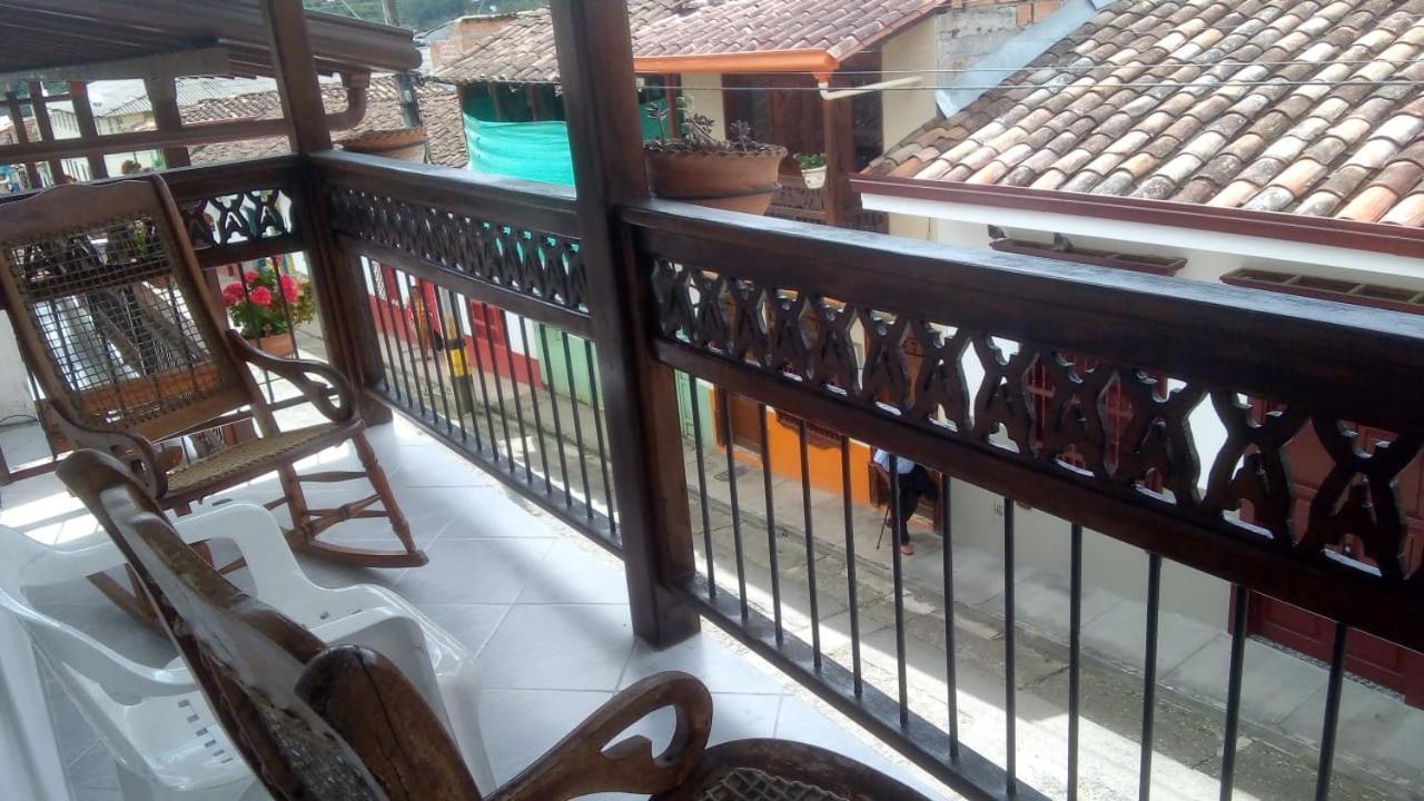 Hotel Barajas Jardín Esterno foto
